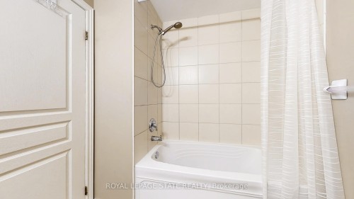 50 Bankfield Crescent, Hamilton, ON - Indoor Photo Showing Bathroom