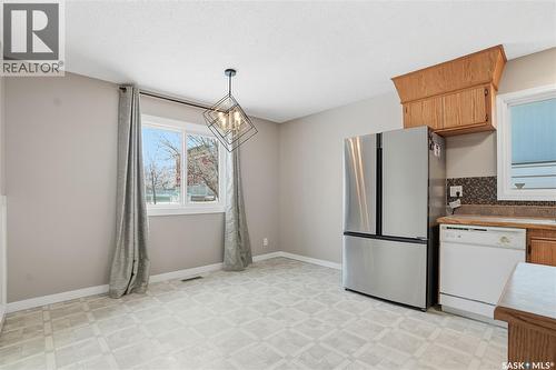 433 K Avenue N, Saskatoon, SK - Indoor Photo Showing Kitchen