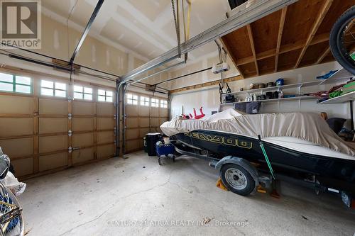 490 Kwapis Boulevard, Newmarket, ON - Indoor Photo Showing Garage