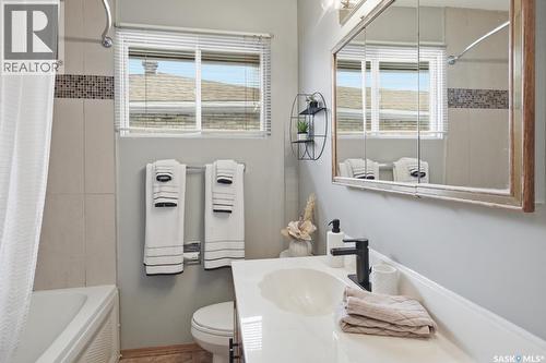 5 John East Avenue, Saskatoon, SK - Indoor Photo Showing Bathroom