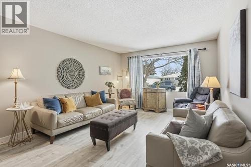 5 John East Avenue, Saskatoon, SK - Indoor Photo Showing Living Room