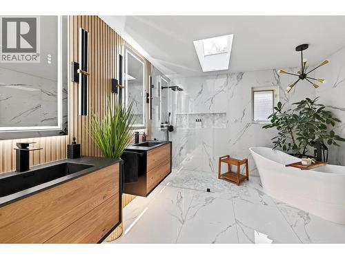 1095 Laurel Place, Kamloops, BC - Indoor Photo Showing Other Room