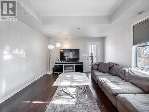 206 - 9589 Keele Street, Vaughan, ON - Indoor Photo Showing Living Room
