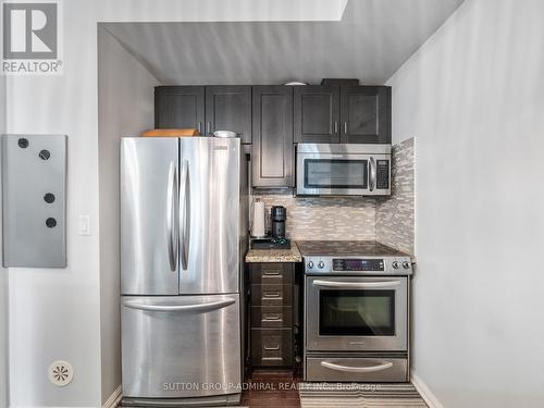 206 - 9589 Keele Street, Vaughan, ON - Indoor Photo Showing Kitchen With Stainless Steel Kitchen With Upgraded Kitchen