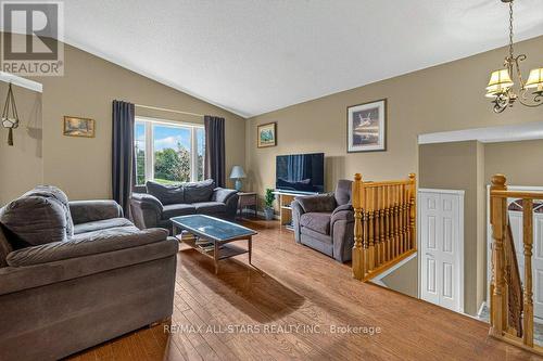 11 Grandview Drive, Kawartha Lakes (Omemee), ON - Indoor Photo Showing Living Room