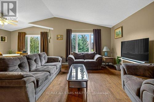 11 Grandview Drive, Kawartha Lakes (Omemee), ON - Indoor Photo Showing Living Room