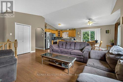 11 Grandview Drive, Kawartha Lakes (Omemee), ON - Indoor Photo Showing Living Room