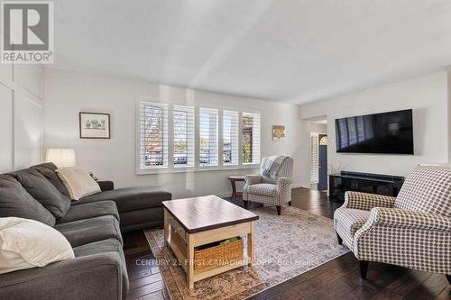 349 Highview Crescent, London South (South O), ON - Indoor Photo Showing Living Room