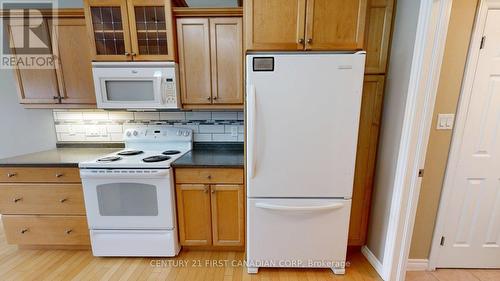 50 - 620 Thistlewood Drive, London North (North C), ON - Indoor Photo Showing Kitchen