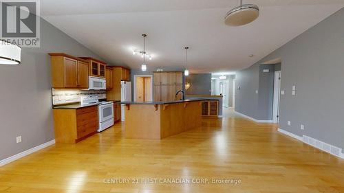 50 - 620 Thistlewood Drive, London North (North C), ON - Indoor Photo Showing Kitchen
