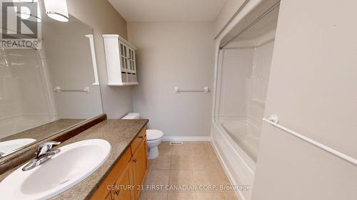 MAIN FLOOR BATHROOM - 50 - 620 Thistlewood Drive, London North (North C), ON - Indoor Photo Showing Bathroom