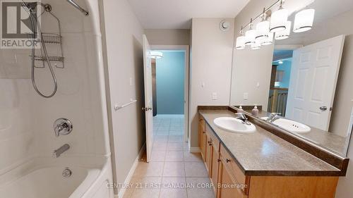 MAIN FLOOR BATHROOM - 50 - 620 Thistlewood Drive, London North (North C), ON - Indoor Photo Showing Bathroom