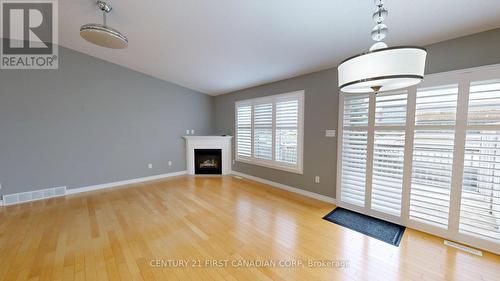 50 - 620 Thistlewood Drive, London North (North C), ON - Indoor With Fireplace