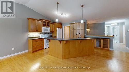 50 - 620 Thistlewood Drive, London North (North C), ON - Indoor Photo Showing Kitchen
