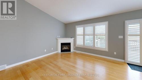 50 - 620 Thistlewood Drive, London North (North C), ON - Indoor Photo Showing Living Room With Fireplace