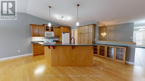 50 - 620 Thistlewood Drive, London North (North C), ON - Indoor Photo Showing Kitchen