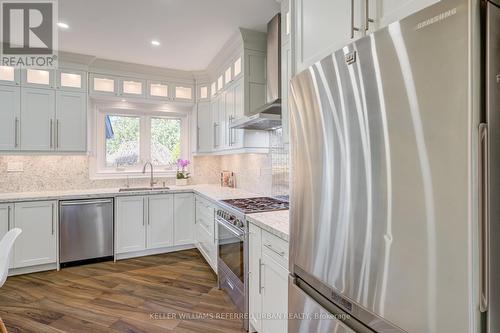 1005 Dormer Street, Mississauga, ON - Indoor Photo Showing Kitchen With Upgraded Kitchen