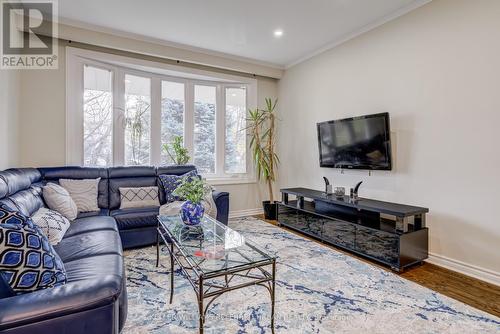 1005 Dormer Street, Mississauga, ON - Indoor Photo Showing Living Room