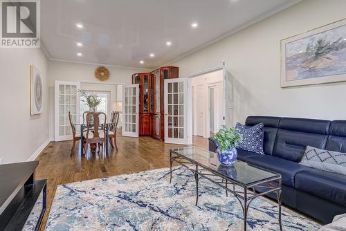 1005 Dormer Street, Mississauga, ON - Indoor Photo Showing Living Room