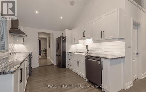 36 Normandy Boulevard, Halton Hills, ON - Indoor Photo Showing Kitchen With Upgraded Kitchen