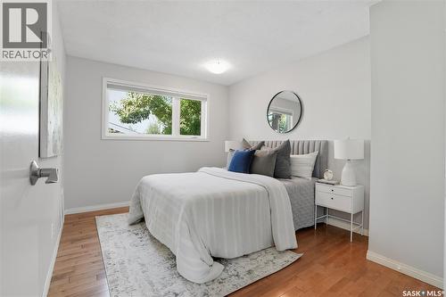91 Lindsay Drive, Saskatoon, SK - Indoor Photo Showing Bedroom