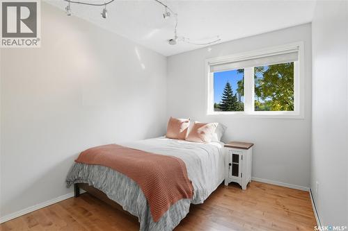 91 Lindsay Drive, Saskatoon, SK - Indoor Photo Showing Bedroom