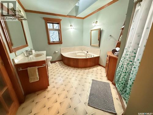 1809 Third Street, Estevan, SK - Indoor Photo Showing Bathroom