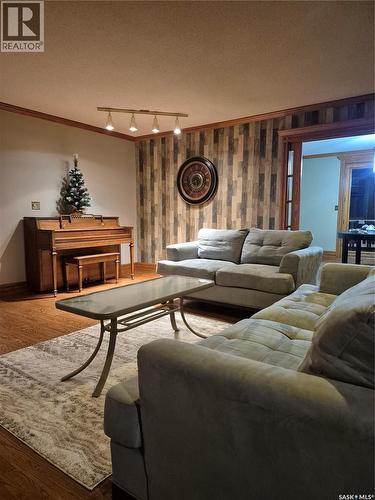 1809 Third Street, Estevan, SK - Indoor Photo Showing Living Room