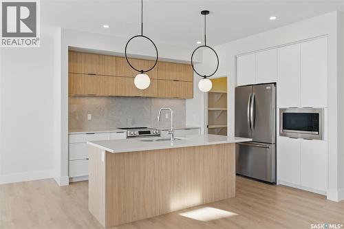 218 Veterans Drive, Warman, SK - Indoor Photo Showing Kitchen With Upgraded Kitchen
