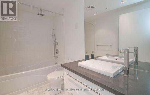 328 - 399 Spring Garden Avenue, Toronto, ON - Indoor Photo Showing Bathroom