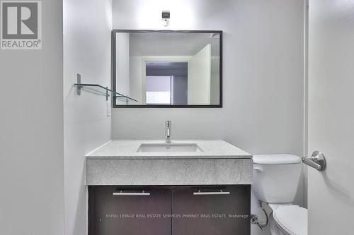 705 - 126 Simcoe Street, Toronto, ON - Indoor Photo Showing Bathroom