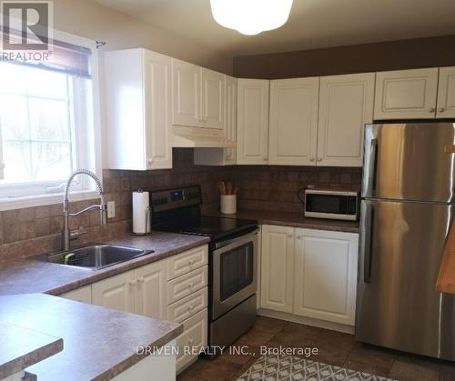234 Hemlock Crescent, Cornwall, ON - Indoor Photo Showing Kitchen With Stainless Steel Kitchen