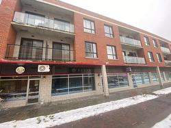 103-855 Boul. Décarie  Montréal (Saint-Laurent), QC H4L 3L7