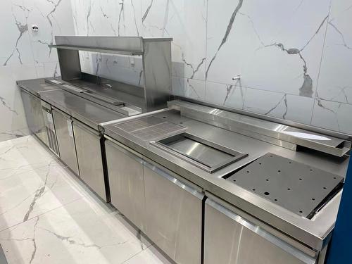 Commerce - 103-855 Boul. Décarie, Montréal (Saint-Laurent), QC 