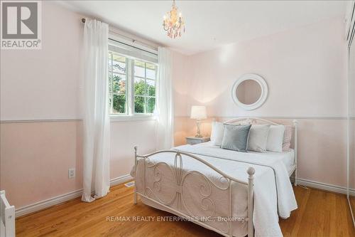 1424 Indian Road, Mississauga, ON - Indoor Photo Showing Bedroom