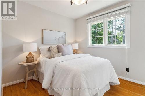 1424 Indian Road, Mississauga, ON - Indoor Photo Showing Bedroom