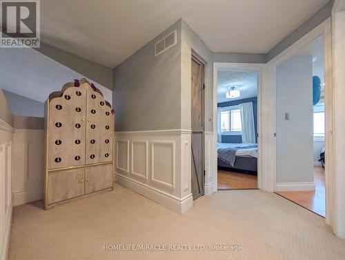 39 Endeavour Drive, Cambridge, ON - Indoor Photo Showing Other Room