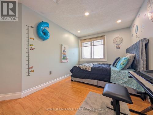 39 Endeavour Drive, Cambridge, ON - Indoor Photo Showing Bedroom