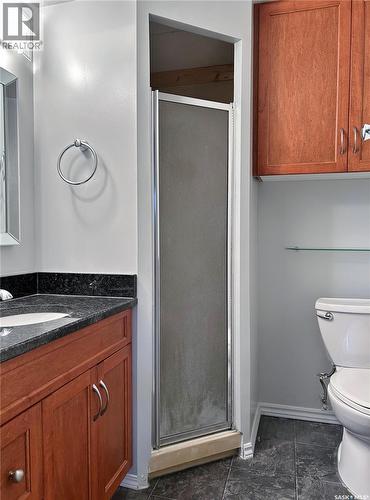 401 Brock Crescent, Saskatoon, SK - Indoor Photo Showing Bathroom