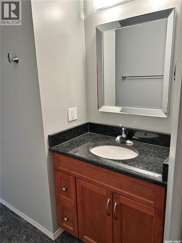 401 Brock Crescent, Saskatoon, SK - Indoor Photo Showing Bathroom
