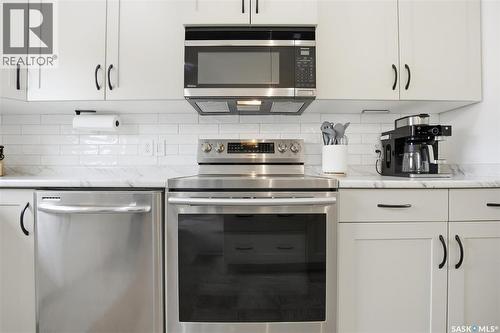 1031 Rempel Way, Saskatoon, SK - Indoor Photo Showing Kitchen With Upgraded Kitchen