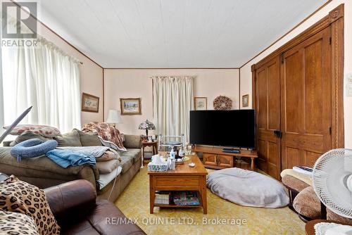 595 Elmbrook Road, Prince Edward County (Sophiasburg Ward), ON - Indoor Photo Showing Living Room