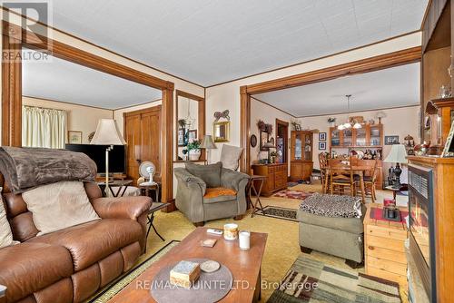 595 Elmbrook Road, Prince Edward County (Sophiasburg Ward), ON - Indoor Photo Showing Living Room