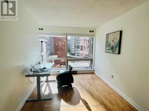 406 - 1001 Bay Street, Toronto (Bay Street Corridor), ON - Indoor