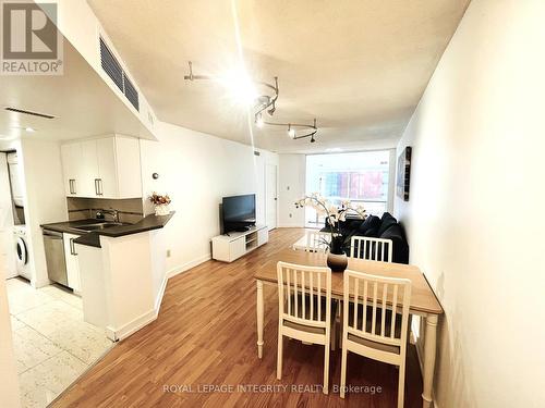 406 - 1001 Bay Street, Toronto (Bay Street Corridor), ON - Indoor Photo Showing Kitchen