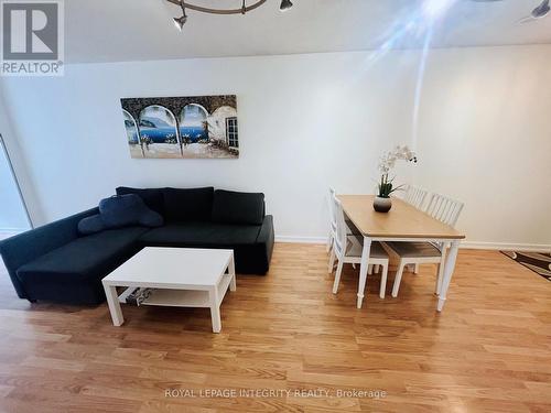 406 - 1001 Bay Street, Toronto (Bay Street Corridor), ON - Indoor