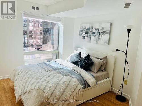406 - 1001 Bay Street, Toronto (Bay Street Corridor), ON - Indoor Photo Showing Bedroom