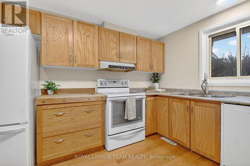 17 Providence Place, Ottawa, ON - Indoor Photo Showing Kitchen With Double Sink