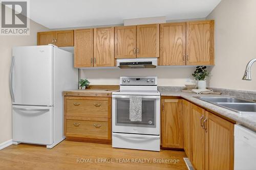 17 Providence Place, Ottawa, ON - Indoor Photo Showing Kitchen With Double Sink