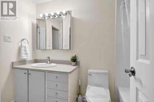 Main bathroom. - 17 Providence Place, Ottawa, ON - Indoor Photo Showing Bathroom